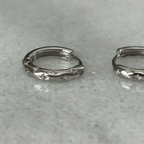 COPY - Sterling Silver Star Crystal Pave Hoop Earrings

Brand New - Picture 2 of 5